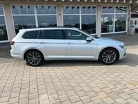 Gebraucht VW Passat R-line 200 PS (147 kW) 2022 Scale silver metallic Kombi