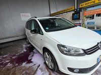 Gebraucht VW Touran Edition 140 PS (102 kW) 2012 Weiß Van / Kleinbus