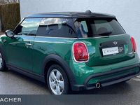 Gebraucht Mini Cooper Coupé Classic 136 PS (100 kW) 2023 British racing green metallic Coupé