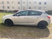 Gebraucht Opel Astra 90 PS (66 kW) 2012 Silber Kleinwagen
