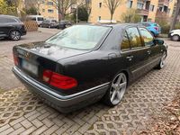 Gebraucht Mercedes E280 204 PS (150 kW) 1997 Schwarz Limousine