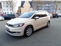 Gebraucht VW Touran 150 PS (110 kW) 2024 Beige Van / Kleinbus