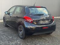 Gebraucht Peugeot 208 Active 82 PS (60 kW) 2016 Schwarz Kleinwagen