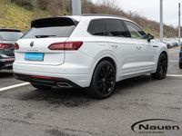 Gebraucht VW Touareg R-line 286 PS (210 kW) 2023 Pure white (weiss) SUV