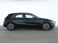 Gebraucht Mercedes A200 Progressive 150 PS (110 kW) 2022 Kosmosschwarz Limousine