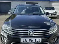Gebraucht VW Touareg Executive 262 PS (192 kW) 2018 Deep black perleffekt SUV