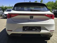 Używany Seat Leon Reference 116 KM (85 kW) 2022 Biały Sedan/Limuzyna