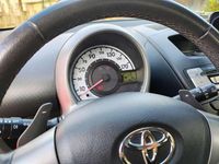 Gebraucht Toyota Aygo 68 PS (50 kW) 2012 Rot Kleinwagen
