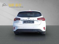 Gebraucht Ford Focus Titanium 125 PS (91 kW) 2022 Frostweiss Limousine