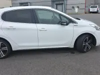 Gebraucht Peugeot 208 GT-line 120 PS (88 kW) 2018 Weiß Kleinwagen