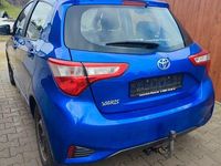 Gebraucht Toyota Yaris 111 PS (81 kW) 2017 Blau Limousine