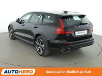 Gebraucht Volvo V60 CC 197 PS (144 kW) 2022 Schwarz Kombi