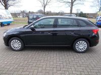 Neu Skoda Scala Ambition 110 PS (80 kW) 2025 Blackmagic perleffekt Kleinwagen