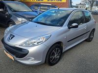 Gebraucht Peugeot 206 60 PS (44 kW) 2009 Aluminiumgrau/metallic Kleinwagen