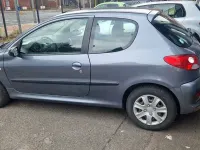 Gebraucht Peugeot 206+ Basis 60 PS (44 kW) 2009 Grau Kleinwagen