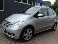 Gebraucht Mercedes A180 118 PS (86 kW) 2011 Silber Kleinwagen