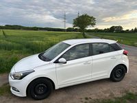 Gebraucht Hyundai i20 Trend 84 PS (61 kW) 2016 Weiß Kleinwagen