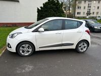 Gebraucht Hyundai i10 87 PS (63 kW) 2015 Weiß Kleinwagen