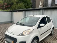 Gebraucht Peugeot 107 68 PS (50 kW) 2014 Weiß Kleinwagen