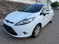 Gebraucht Ford Fiesta 82 PS (60 kW) 2012 Weiß Kleinwagen