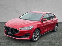 Neu Ford Focus Titanium 125 PS (91 kW) 2025 Fantastic red metallic Limousine