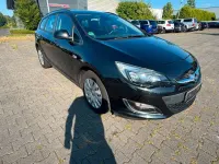 Gebraucht Opel Astra Edition 140 PS (102 kW) 2013 Schwarz Kombi