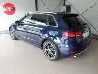 Gebraucht Audi A3 Sport 150 PS (110 kW) 2018 Blau (cosmos blue metallic) Limousine