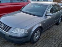 Gebraucht VW Passat 101 PS (74 kW) 2002 Grau Limousine
