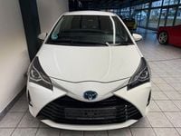 Gebraucht Toyota Yaris Hybrid 75 PS (55 kW) 2020 Weiß Limousine