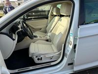 Gebraucht VW Passat Highline 179 PS (131 kW) 2018 Weiß Limousine