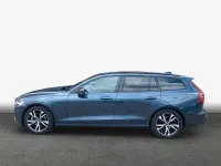 Gebraucht Volvo V60 Plus 197 PS (144 kW) 2025 Denim blaumetallic Kombi