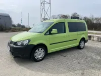Usado VW Caddy 105 HP (77 kW) 2013 Verde Monovolume