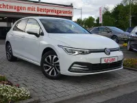 Second-hand VW Golf VIII Active 150 CP (110 kW) 2023 Alb Berlinǎ