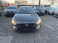 Gebraucht Hyundai i30 Select 120 PS (88 kW) 2020 Grau Kombi