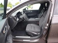 Gebraucht Volvo V60 Core 163 PS (119 kW) 2024 Platinum grey / metallic Kombi