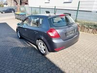 Gebraucht Kia Ceed Spirit 90 PS (66 kW) 2010 Grau Kleinwagen