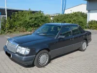 Używany Mercedes E300 220 KM (161 kW) 1990 Czarny Sedan/Limuzyna