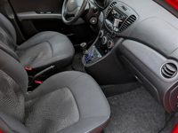Gebraucht Hyundai i10 69 PS (50 kW) 2012 Rot Kleinwagen