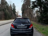 Gebraucht Peugeot 207 Premium 156 PS (114 kW) 2010 Schwarz Limousine