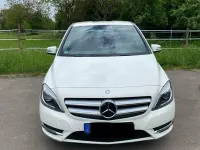 Gebraucht Mercedes B180 109 PS (80 kW) 2014 Weiß Van / Kleinbus