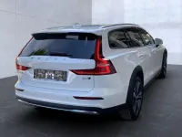 Gebraucht Volvo V60 Plus 197 PS (144 kW) 2024 Crystal white (metallic) Kombi