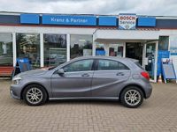 Gebraucht Mercedes A180 122 PS (89 kW) 2014 Mountaingrau  met. Limousine