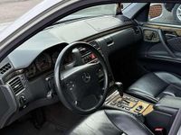 Gebraucht Mercedes E280 Avantgarde 204 PS (150 kW) 1999 Limousine