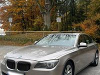 Gebraucht BMW 740 306 PS (225 kW) 2011 Gold Limousine