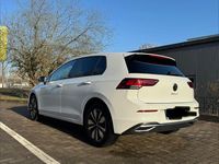 Gebraucht VW Golf VIII Move 131 PS (96 kW) 2024 Weiß Limousine