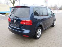 Gebraucht VW Touran Cup 140 PS (102 kW) 2014 Blau Van / Kleinbus