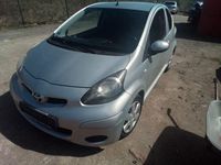 Gebraucht Toyota Aygo 68 PS (50 kW) 2011 Silber Kleinwagen