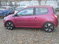 Gebraucht Renault Twingo Initiale Paris 75 PS (55 kW) 2014 Fuchsiaviolett Kleinwagen