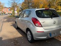 Gebraucht Hyundai i20 86 PS (63 kW) 2013 Grau Kleinwagen