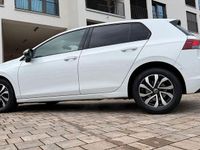 Gebraucht VW Golf VIII Active 131 PS (96 kW) 2022 Weiß Limousine